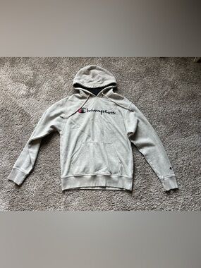 Champion Men’s Light Gray Crewneck Hoodie with Script Logo